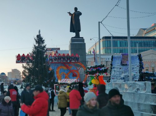 Застывшая сказка: Ледовый городок в Екатеринбурге! Застывшая сказка: Ледовый городок в Екатеринбурге!