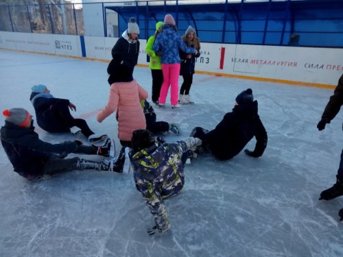 На школьных площадках кипит спортивная жизнь На школьных площадках кипит спортивная жизнь