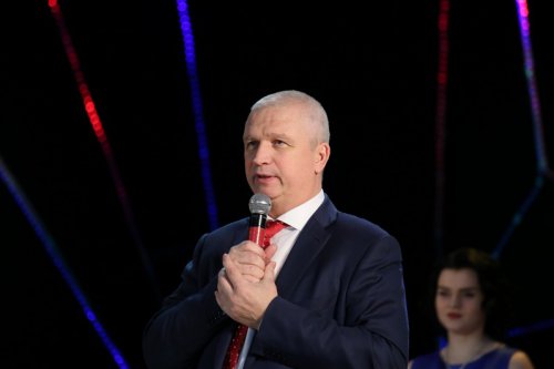 Милым дамам подарили лучшие слова, песни и танцы Милым дамам подарили лучшие слова, песни и танцы