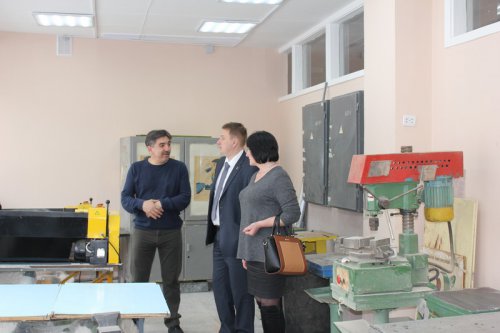 В Озерском городском округе продолжаются ремонтные работы в детских садах и школах В Озерском городском округе продолжаются ремонтные работы в детских садах и школах