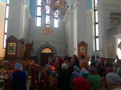 С благодарностью живым и павшим С благодарностью живым и павшим