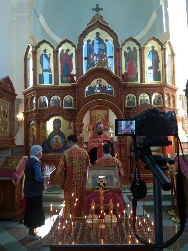 С благодарностью живым и павшим С благодарностью живым и павшим