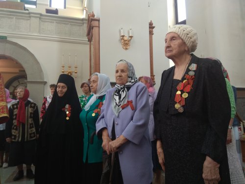С благодарностью живым и павшим С благодарностью живым и павшим