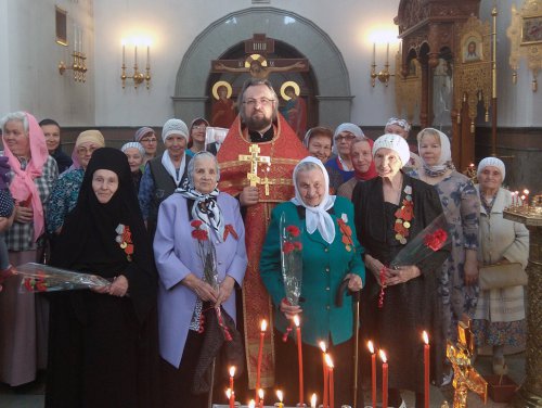 С благодарностью живым и павшим С благодарностью живым и павшим