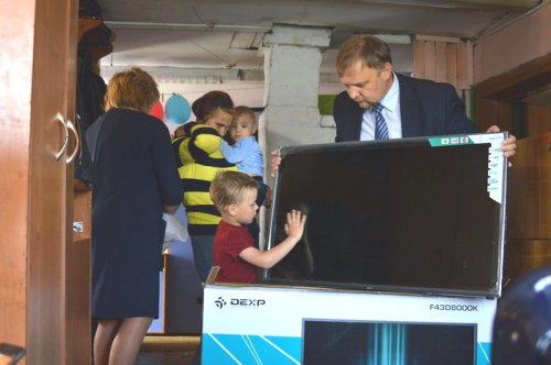 Депутаты подключились к решению проблем многодетной семьи Депутаты подключились к решению проблем многодетной семьи