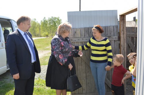 Депутаты подключились к решению проблем многодетной семьи Депутаты подключились к решению проблем многодетной семьи