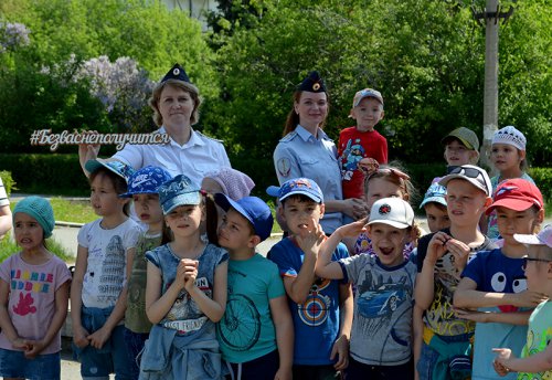 Сотрудники полиции Озерска приняли участие в акции «Безопасную дорогу – детям!» Сотрудники полиции Озерска приняли участие в акции «Безопасную дорогу – детям!»