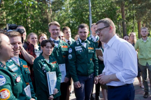 Алексей Текслер напутствовал студотрядовцев Южного Урала Алексей Текслер напутствовал студотрядовцев Южного Урала