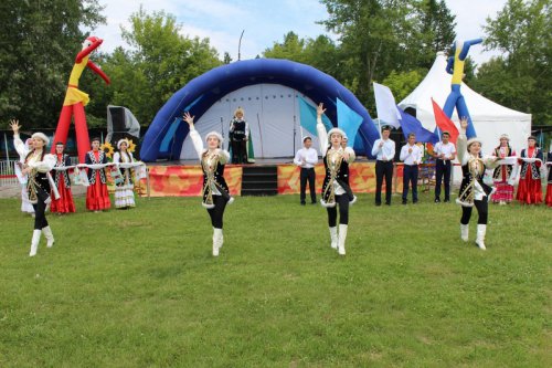 Сабантуй прошёл ярко, зрелищно и весело Сабантуй прошёл ярко, зрелищно и весело