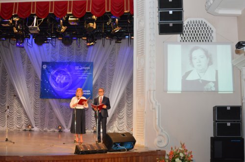 Город поздравляет тех, кто его проектировал Город поздравляет тех, кто его проектировал