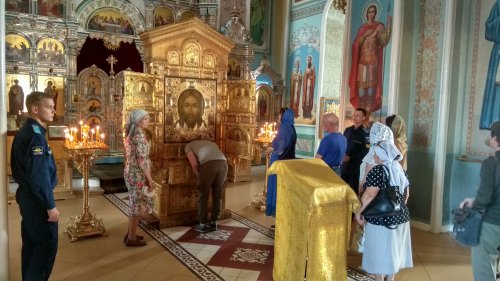 Озерчане у главной иконы Вооруженных сил Озерчане у главной иконы Вооруженных сил