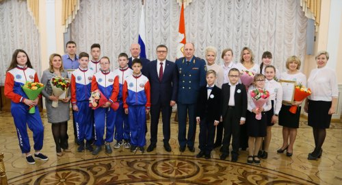 Глава региона отметил за патриотизм школьников и педагогов Озерска