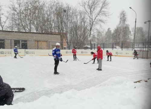 Завершилось первенство городского округа по хоккею на валенках среди школьных команд