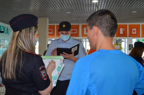 В Озерске проверяют соблюдение масочного режима