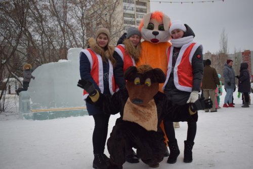 Праздник к нам приходит: в воскресенье состоялось открытие ледового городка на пр. К.Маркса