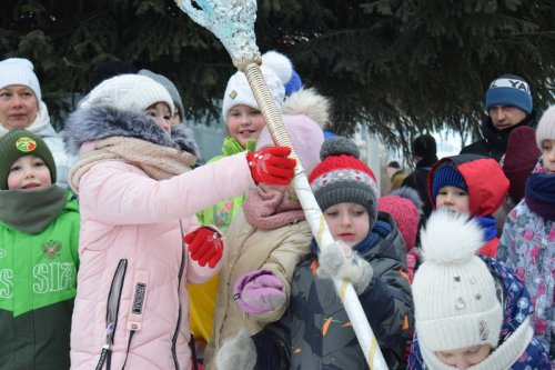 Праздник к нам приходит: в воскресенье состоялось открытие ледового городка на пр. К.Маркса