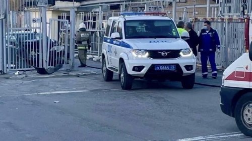 В Озерске автомобилист врезался в ворота контрольно-пропускного пункта