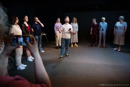 В театре «Наш дом» прошел актерский тренинг с участием зрителей.