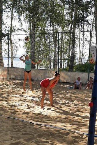 В минувшие выходные на площадке по пляжному волейболу прошли соревнования пар.