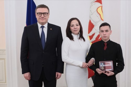 Озерских школьников наградили медалями «За содружество во имя спасения».