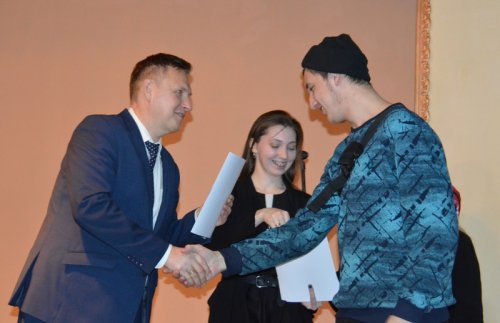 Глава округа поздравил активную молодёжь Озерска.