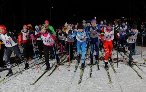 Открытие стадиона в Снежинске отметили лыжной гонкой.