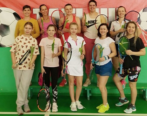 В Озерске прошёл турнир по теннису среди женщин.