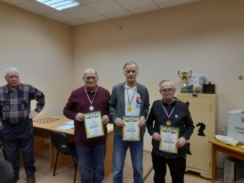 В рамках спартакиады «Здоровье» прошли соревнования ветеранов по шашкам.
