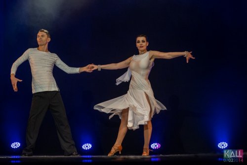 В ДК «Маяк» прошел отчетный концерт ансамбля бального танца «Золушка».