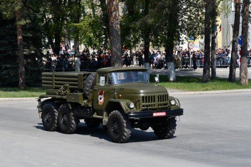 Забывать не имеем права: 9 мая в Озерске состоялся военный парад.