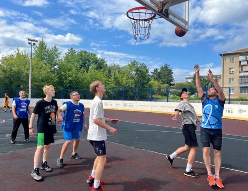 Стритбол становится популярной молодежной игрой в Озерске