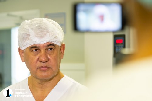 В Челябинске впервые удалили опухоль мозга пациенту в сознании.