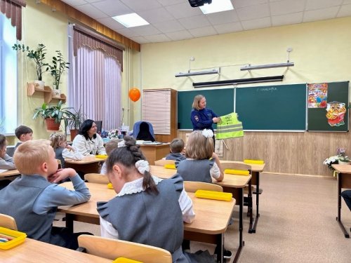 В Озерске полицейские совместно с Общественным советом встретились со школьниками.