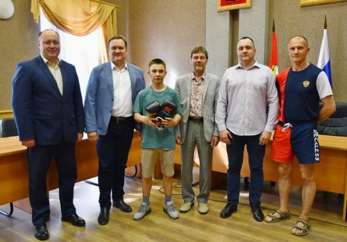 Юный озерский боксёр завоевал бронзу на первенстве России.