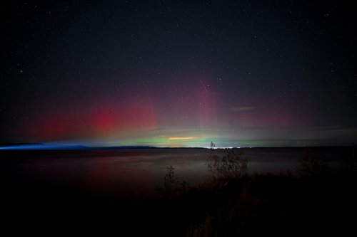 Северное сияние увидели жители Челябинской области утром 7 октября.