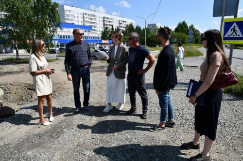 Территория вокруг городского пруда преображается и хорошеет.