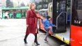 Школьники из многодетных семей могут экономить на проезде в общественном транспорте.
