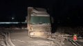 Полицейские спасли замерзавшего под Челябинском дальнобойщика.