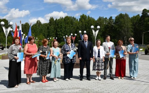 Озерск отметил успехи выпускников 2026 года