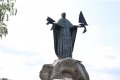 На въезде в Сатку установили 10-метровую скульптуру Николая Чудотворца.